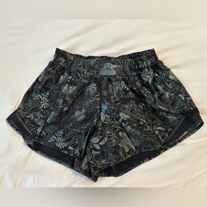 Lululemon Hotty Hot Low-Rise Short Lined 4" Logo Flourish Black Iridescent Foil